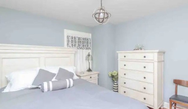 Crescent Hill - great LOCATION! Smoke FREE!nn