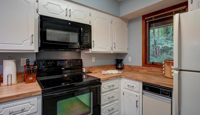 Crescent Moon/22DNC Hosted by LOVR