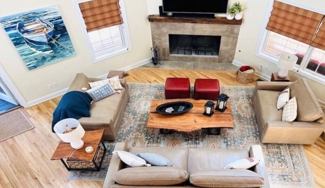 Crescent Moon Cottage 5BR Retreat Heated Pool, Hot Tub Pickleball Fire Pit