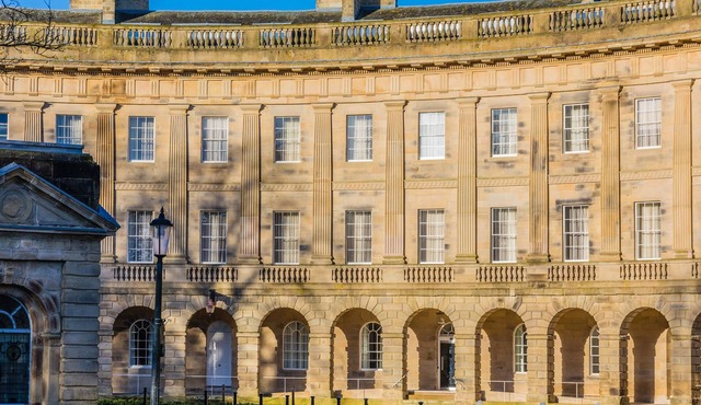 CRESCENT VIEW, family friendly, character holiday cottage in Buxton