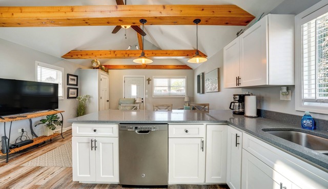 Crest Hill Home Near Golf ~ 3 Mi to Joliet!