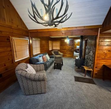 Crest Lodge Historic Mountain Inn