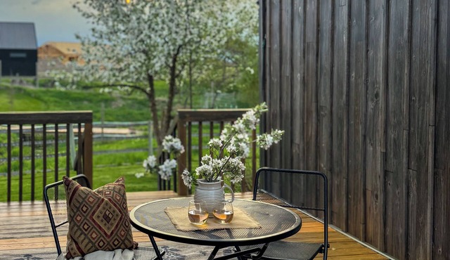 Creston Centennial #1-King bed, rustic barn loft w/stairs