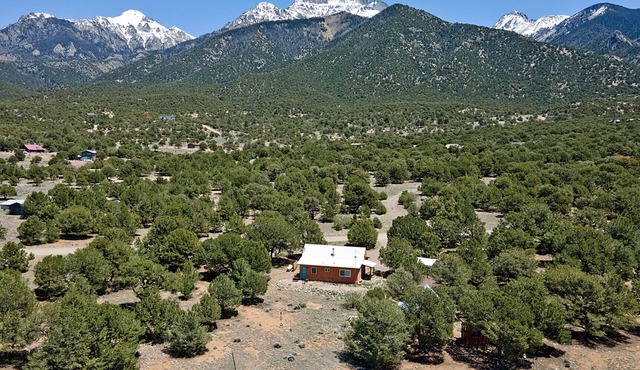 Crestone Mountain Retreat Cabin: Quiet in Nature