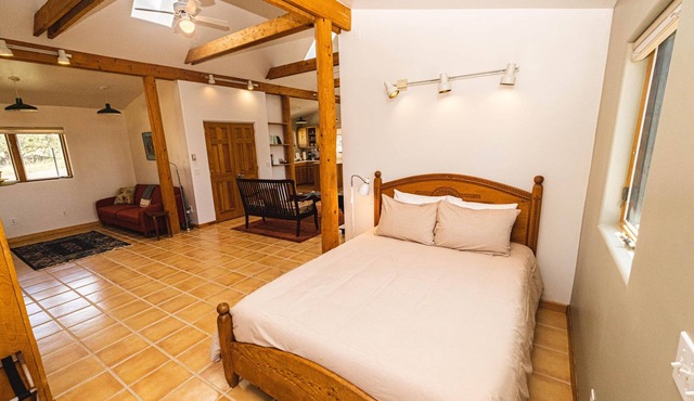 Crestone Mountain Retreat House: Quiet in Nature