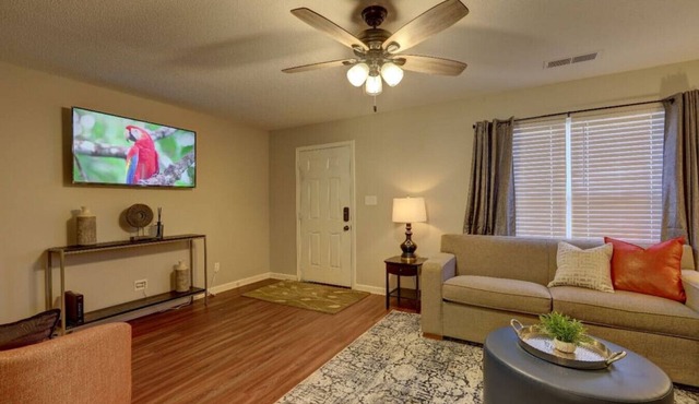 Crestside 7271 · Conveniently located next to I-20/SixFlags/Atlanta
