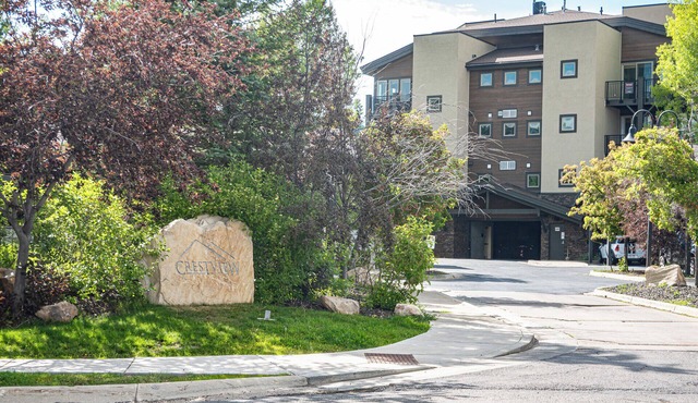 Crestview Condominiums by All Seasons Resort Lodging