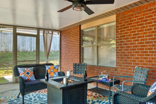 Crestview Family Home Games Porch