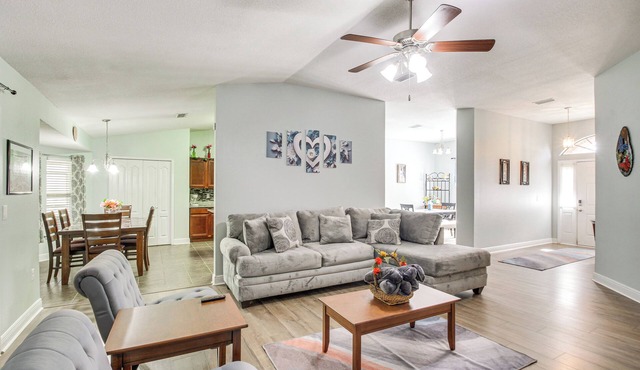 Crestview Family Home: Screened Porch & Games!