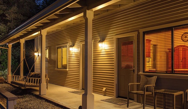 Crestview Pond Estate Cottage: A Pet-Friendly Retreat