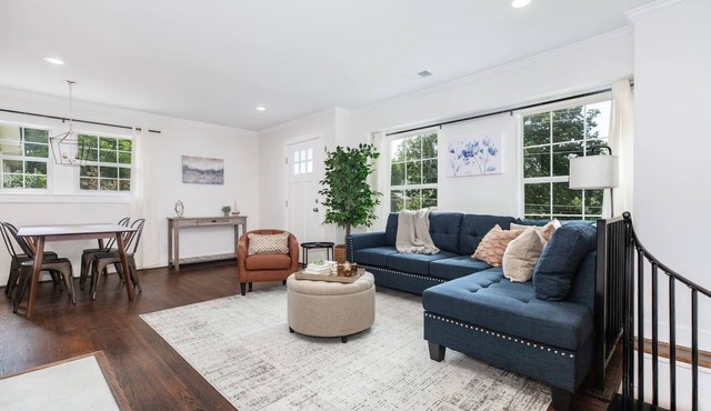 Crestwood Contemporary - Minutes to Downtown!