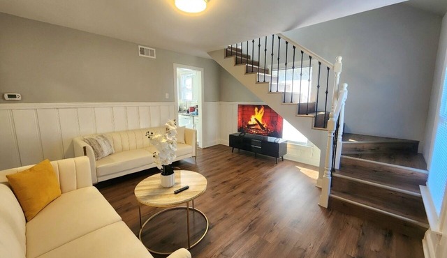 Crestwood Gem! Family and pets friendly 3-bedroom house with WiFi, AC