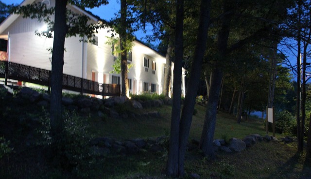 Crestwood Inn