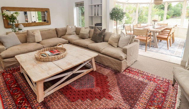 CRESWYKE HOUSE, family friendly, with open fire in Moreton-In-Marsh