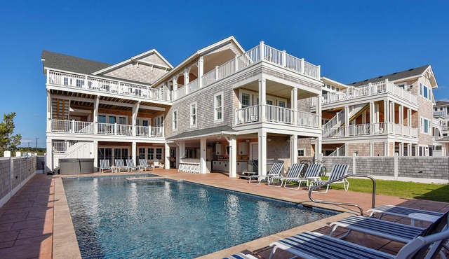 Crew Quarters - 16BR Oceanfront with Elevator, Pool and More!