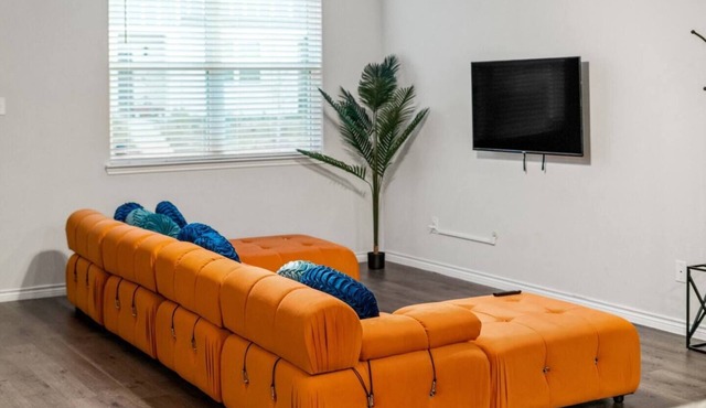 Crew-Ready Stay |Private BRs, WiFi, Kitchen