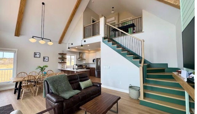 Crews Quarters Oceanfront Retreat with Hot Tub