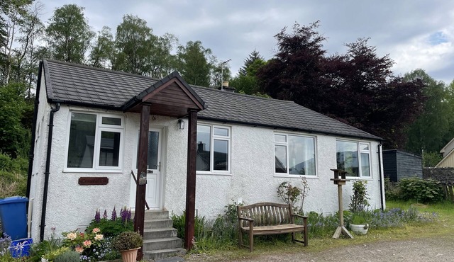 Crianlarich Pet friendly traditional cottage