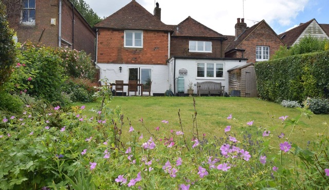 Cricket Cottage - Three Bedroom House, Sleeps 7