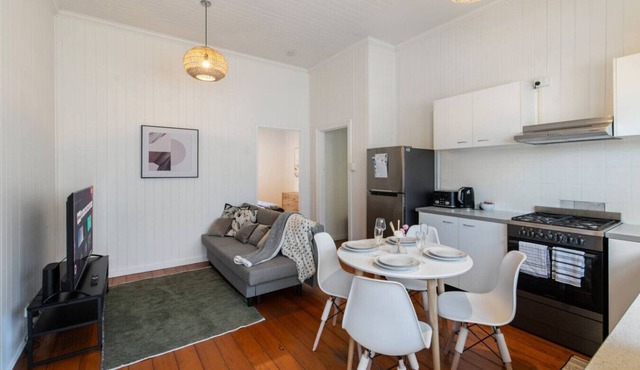 Cricket Fans Choice | 2BR Walk to Gabba & Ferry