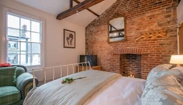 Crickhowell High St ~Urban LOFT COED Room 2 - (Dogs Welcome)