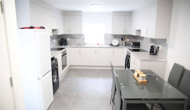 Cricklewood Private Ensuite room