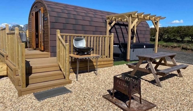 Criffel Pod, Hayton near Hadrian's Wall, pet friendly and hot tub