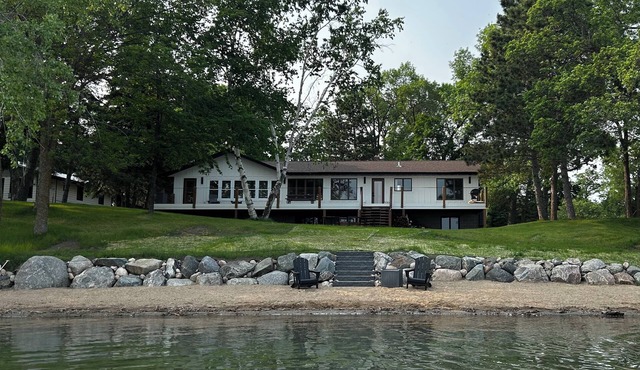 Crimson Beach Retreat- Family friendly beach get away on clear Buchanan Lake!