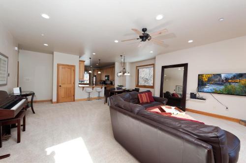 Crimson Cliffs Unit 55