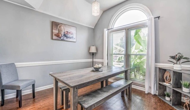 Crimson Creek Stayhouse