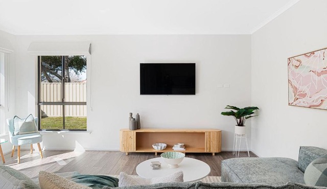 Crimson Ridge - Wines, Vines and Dine