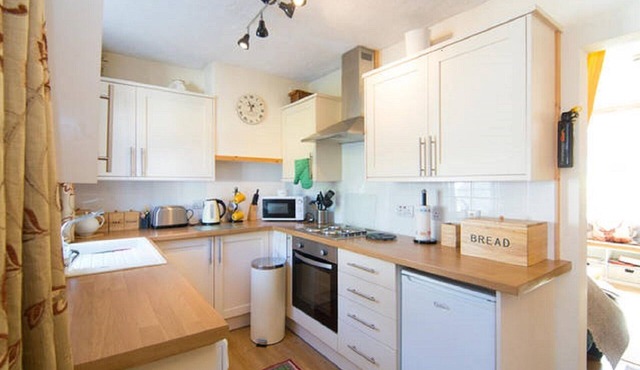 Crinan Canal Cottage a self catering traditional two bedroom terraced cottage