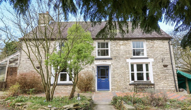 CRINGOED HOUSE, pet friendly, character holiday cottage in Aberaeron