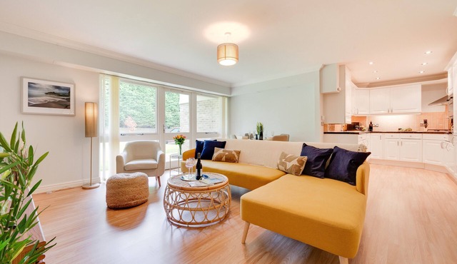 Crinnis - Two Bedroom Apartment, Sleeps 4