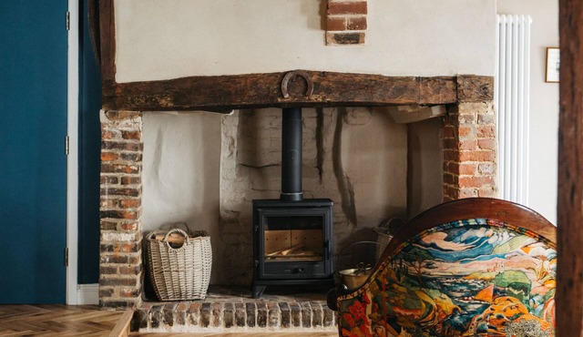 Crippens, English Apple Pie , Historic, Wood Fire,Parking, EV, Center