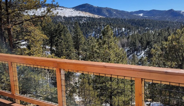 Cripple Creek Cabin with Fantastic Views and Hot Tub
