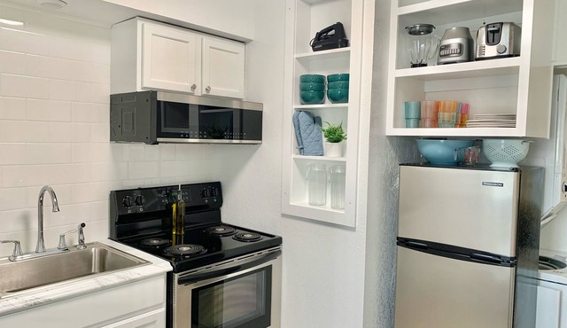 Crisp and Modern one bedroom condo on Northwest side of Kokomo
