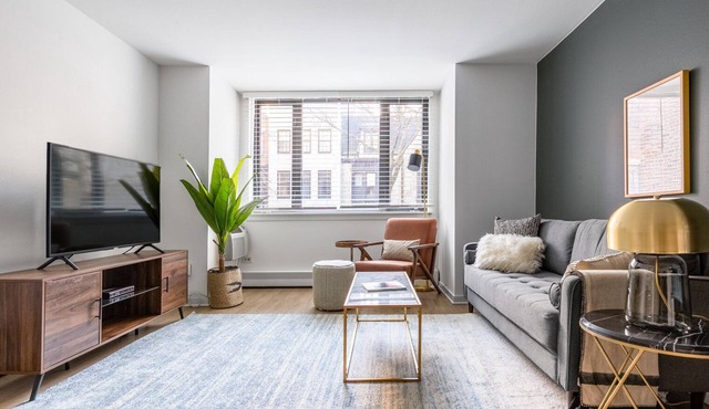 Crisp Gold Coast 1BR nr. Mariano Park & Oak St. Beach, by Blueground