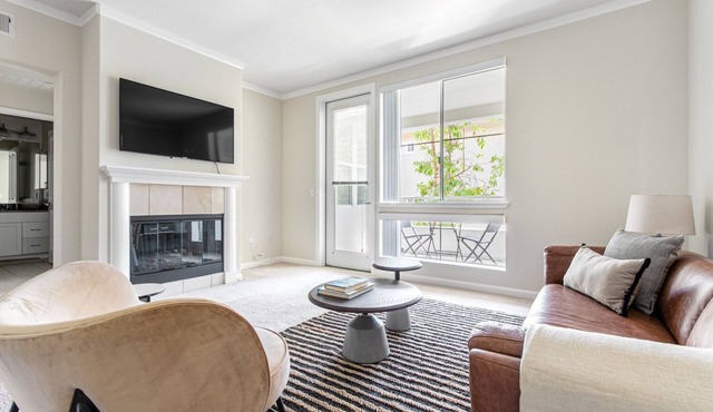 Crisp San Mateo 1BR w/Pool, Spa, Parking, walk to Shops by Blueground
