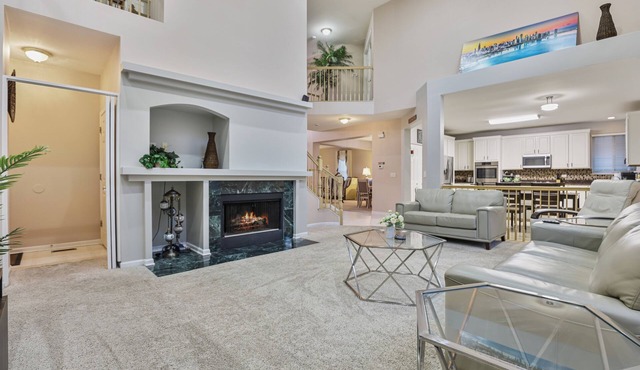 Crisp: Spacious 5BR - 2.5 BT house in Carol Stream