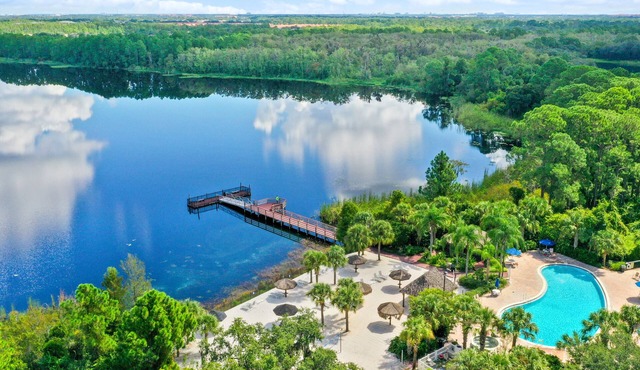 Cristina's Tropical Villa/Just Minutes to Disney!