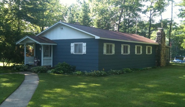 Crivitz Area Cottage on Pristine Sandstone Flowage of the Peshtigo River.