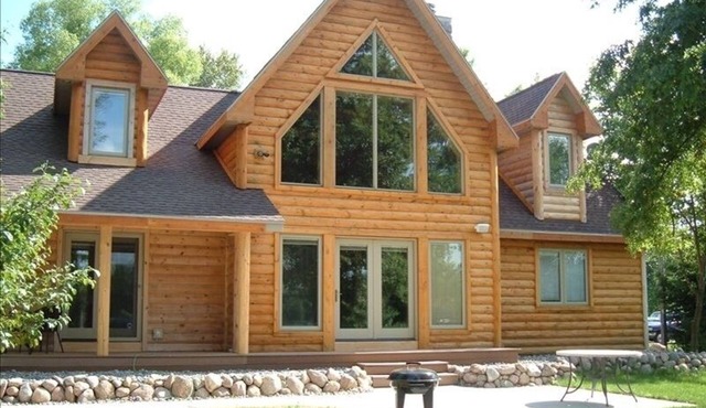 Crivitz Log Cabin on Sandstone Flowage 1 Hour - Lambeau Field