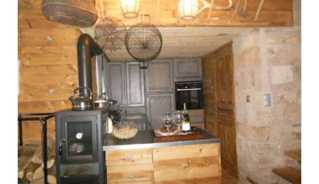 Croc Noisettes, 60 m2 duplex overlooking a pond