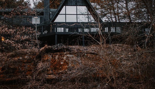 Crockett's Cabin, 5 BR A-Frame with accommodations for up to 14 guests