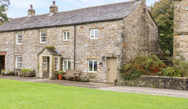 CROFT COTTAGE, with a garden in Arncliffe