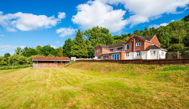 Croft House Sleeps 14 ꕤ Country Views nr Salisbury