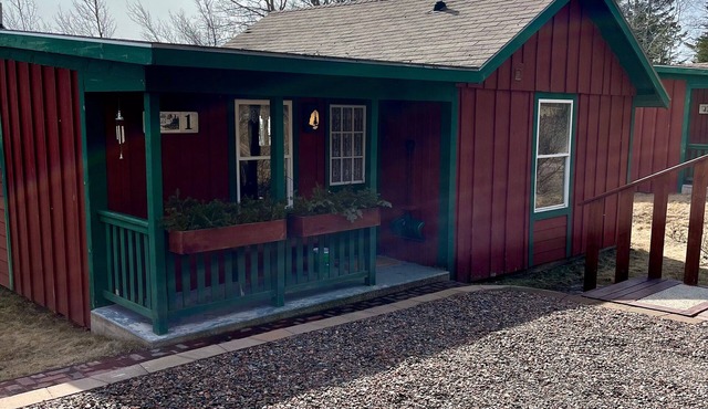 Croftville Road Cottages #1. On the Shore of Lake Superior. Cozy and Romantic.