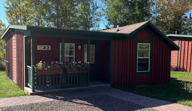 Croftville Road Cottages #2. On the Shore of Lake Superior. Cozy and Romantic.