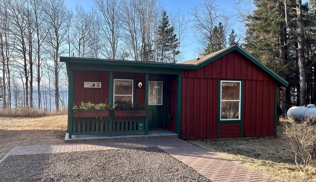 Croftville Road Cottages #3. On the Shore of Lake Superior. Cozy and Romantic.